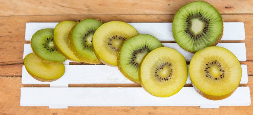 Kiwi: il frutto che ricarica naturalmente