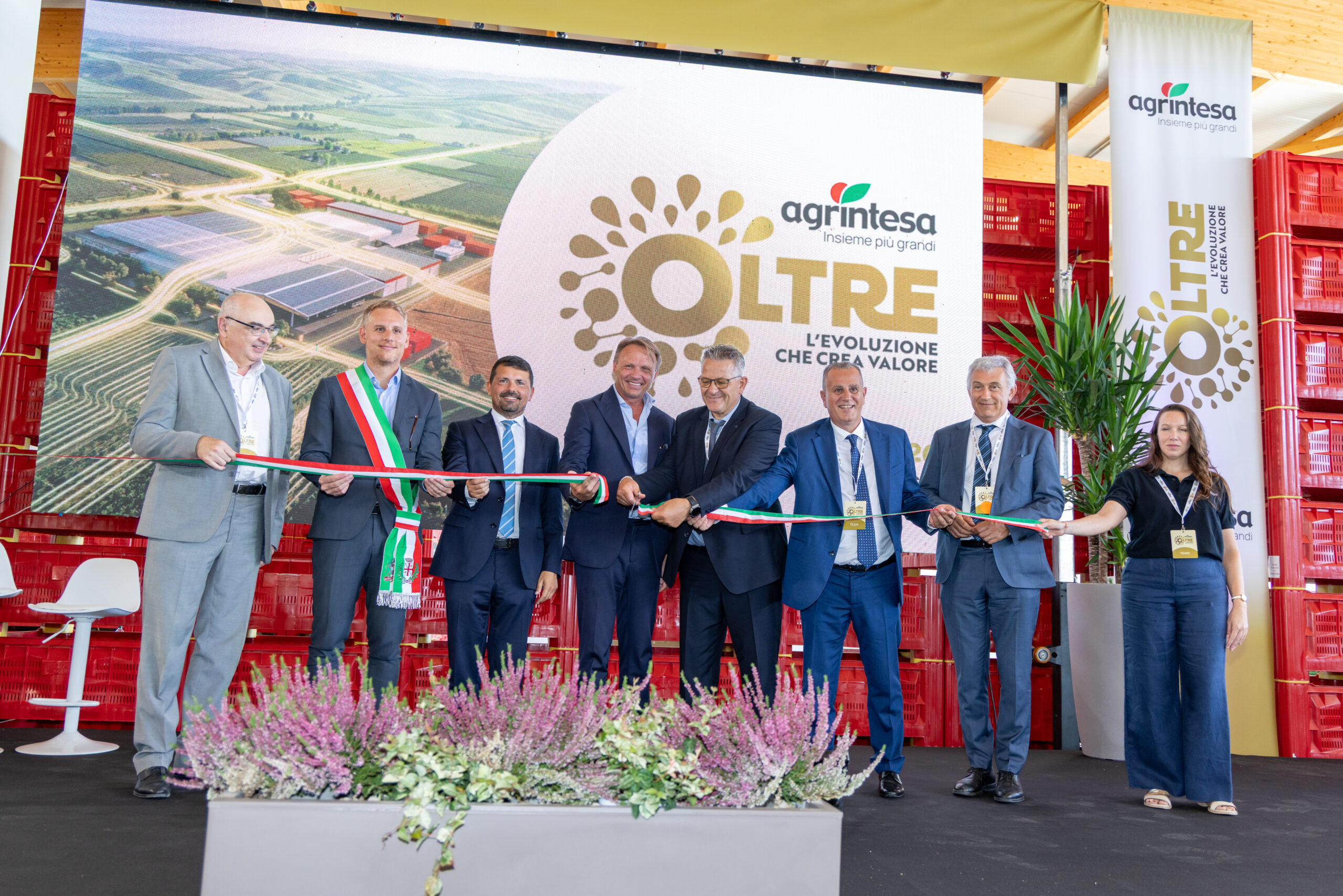 Evento Oltre - Taglio del nastro
